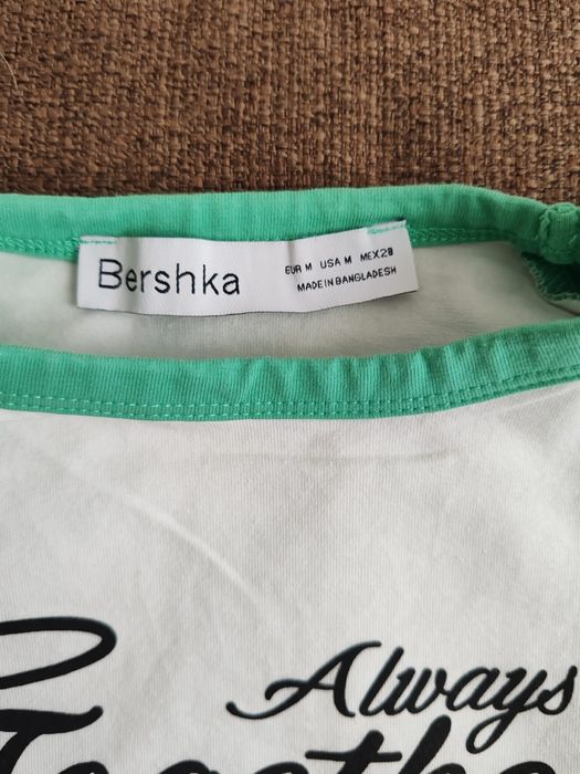 Crop Top Bershka "Always Together" – Alb/Verde Mentă, Detalii Șnur (Mărimea M)