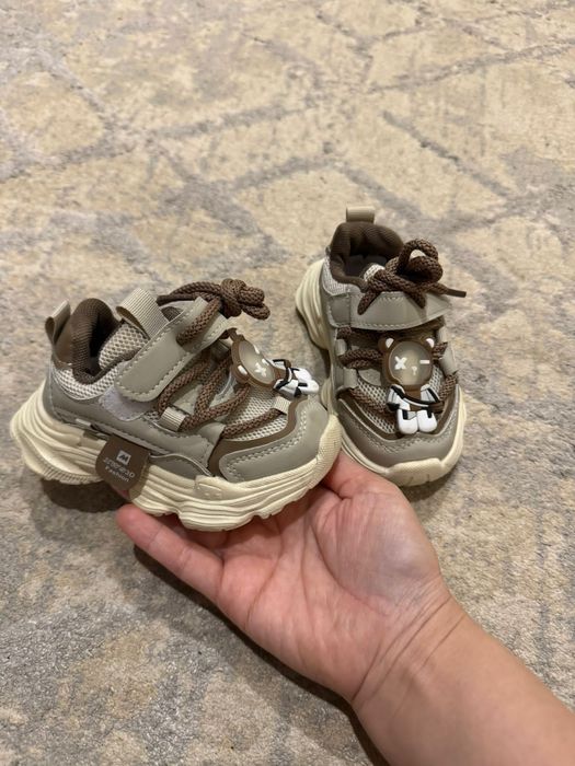 Продам кроссовки новый