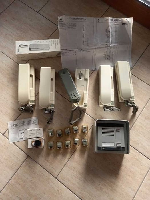 CITOFON  pentru casa cu 5 camere  de la URMET- Italia