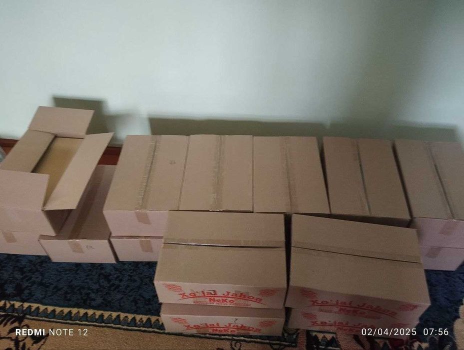 Асалари мум пардаси (вощина) сотилади.