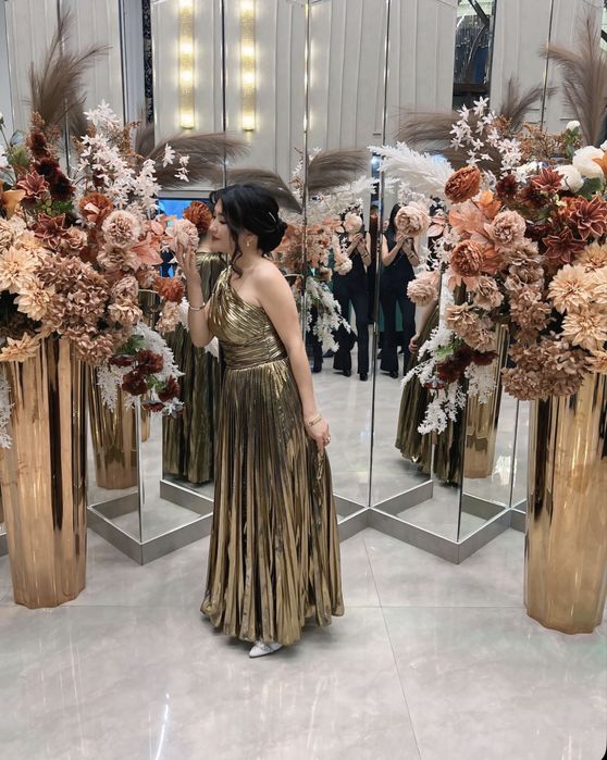 Продам вечерние платья