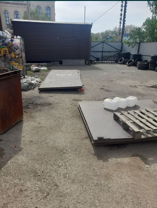 Продам трубы и гаражные ворота.