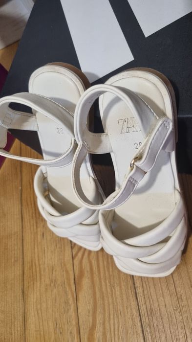 Детски сандали Zara