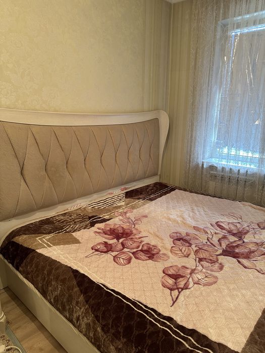 Спальный гарнитур хорошего качества.