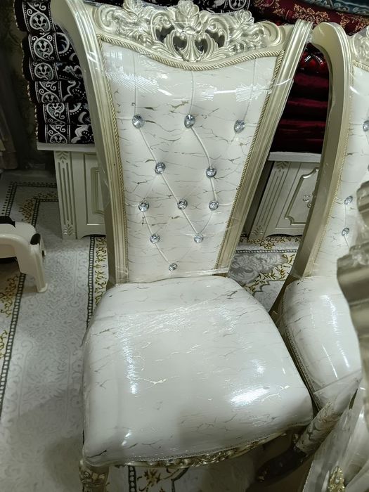 12 Талик Стол Стул сотилади Янги срочна