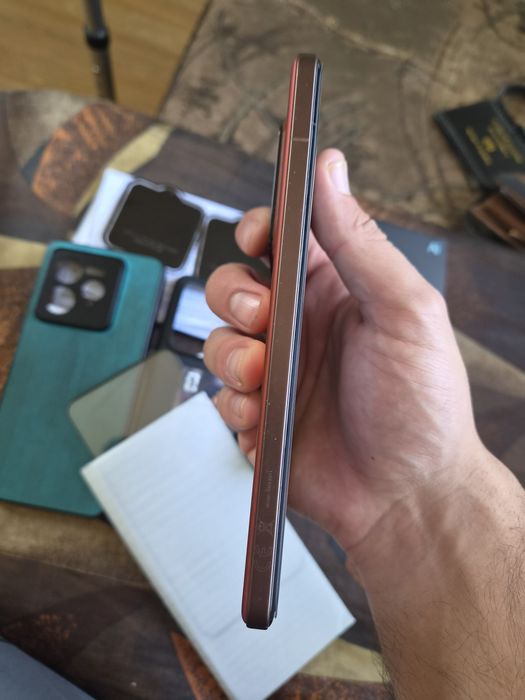 Продавам Relmi Gt7 Pro във добро съснояние като нов 12 GB Ram 512 свободна памет