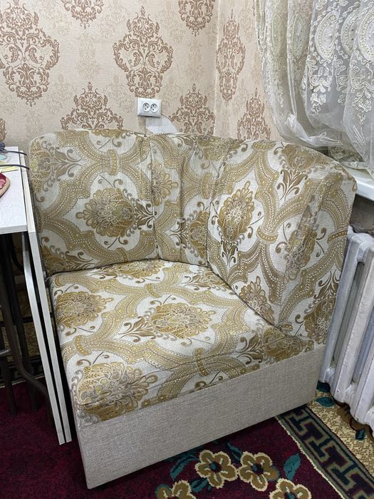 Продам диван раскалдной,