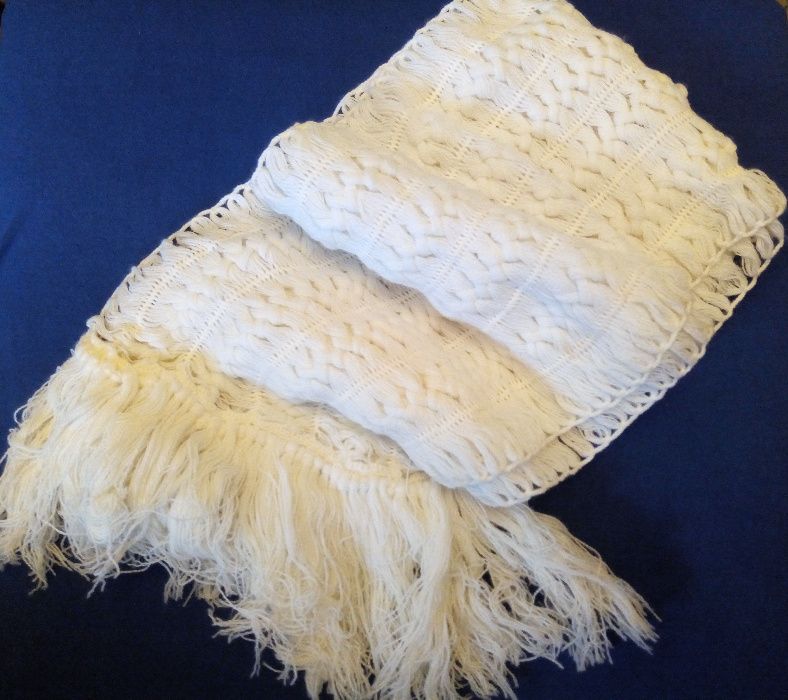 Зимна шапка и шал ръчно плетени нови