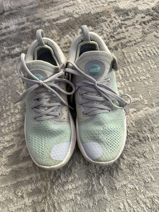 Кроссовки nike 35