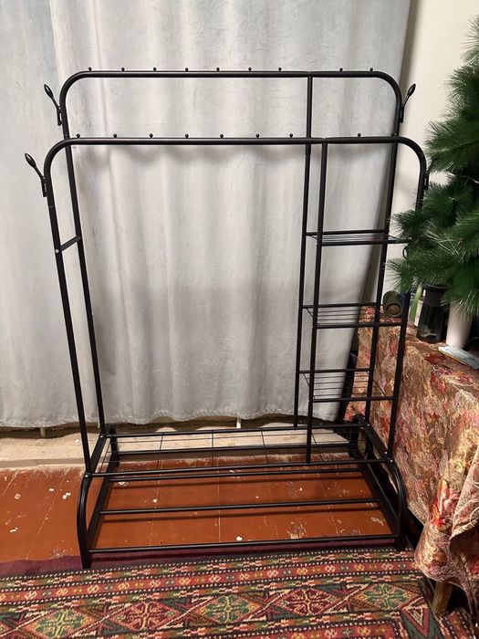 Продам отличную вешалку в новом состоянии!