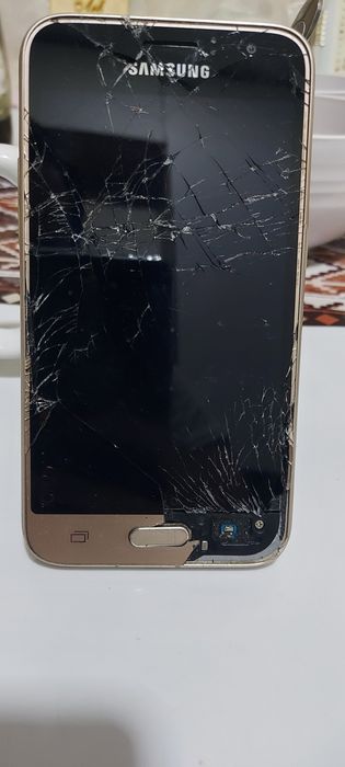 Сотовые телефоны на запчасти