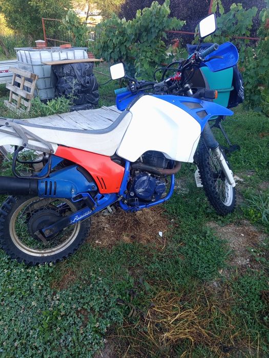 :: Suzuki DR 750::