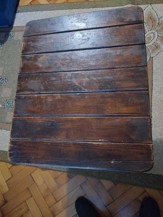 Продавам дървена туристическа сгъваема масичка