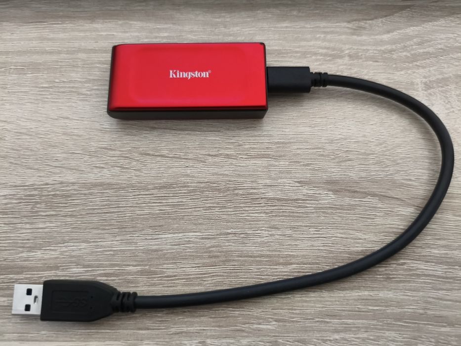 SSD 2 тб "Kingston XS1000R"