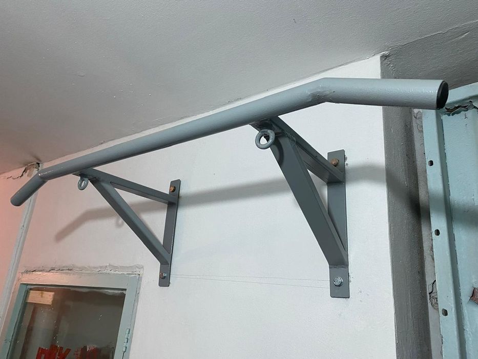 Продам турник металлический настенный