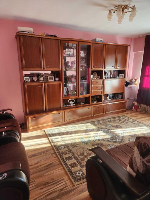 Vând apartament cu 2 camere ,micro 16.etaj 1