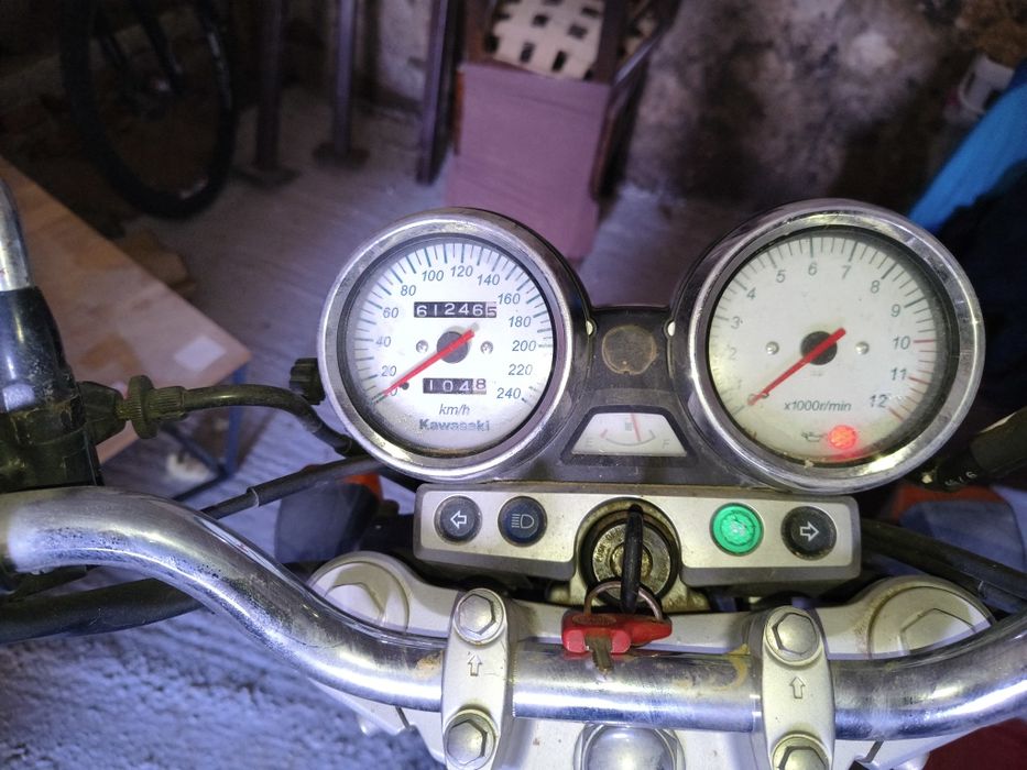 Vând motocicleta Kawasaki ZR 750