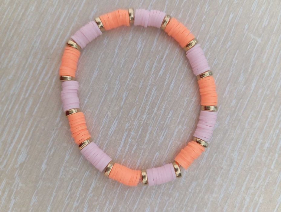 Продавам ръчно изработени гривни