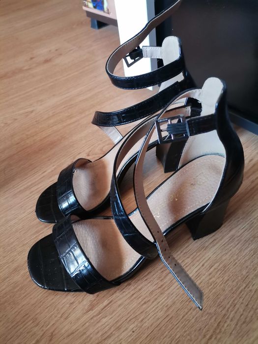 Дамски сандали - горчица и черни