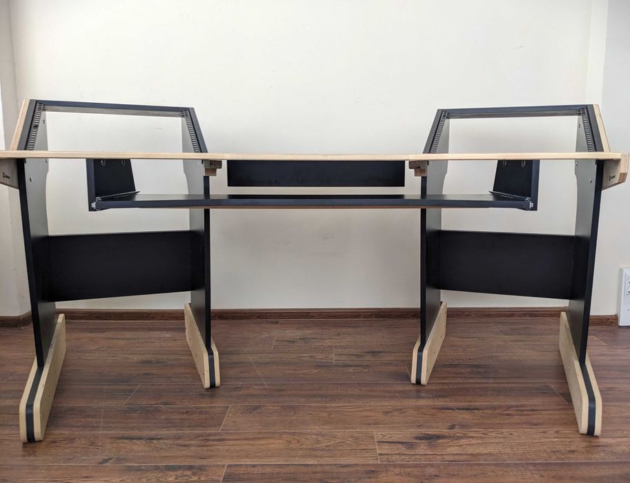 Студийно бюро/Mixing Desk