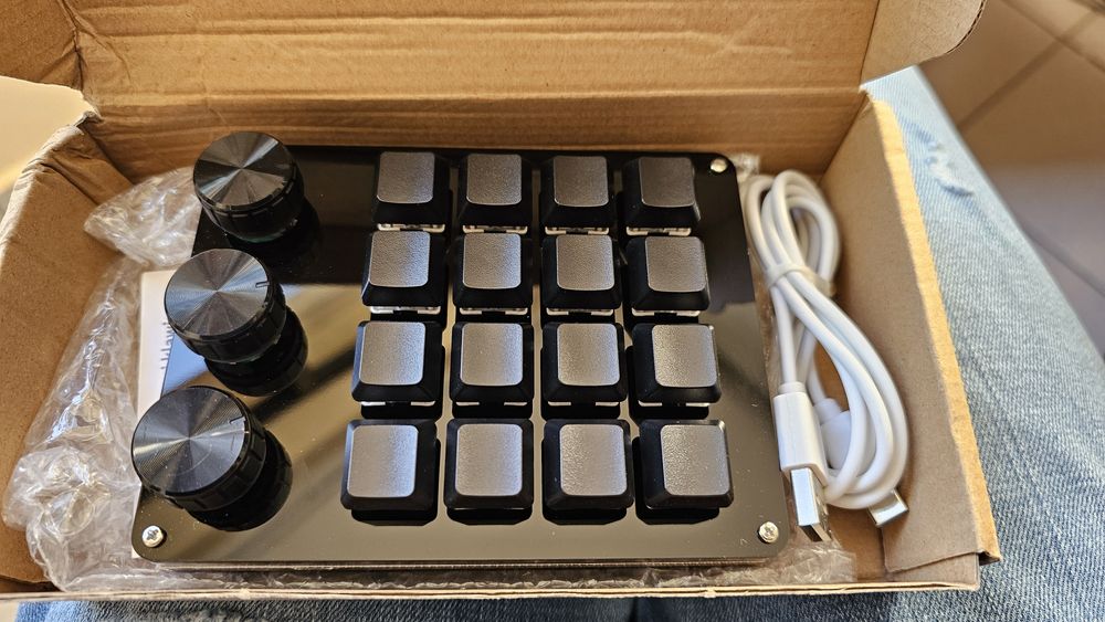 Механична клавиатура (keypad) с 16 програмируеми бутона