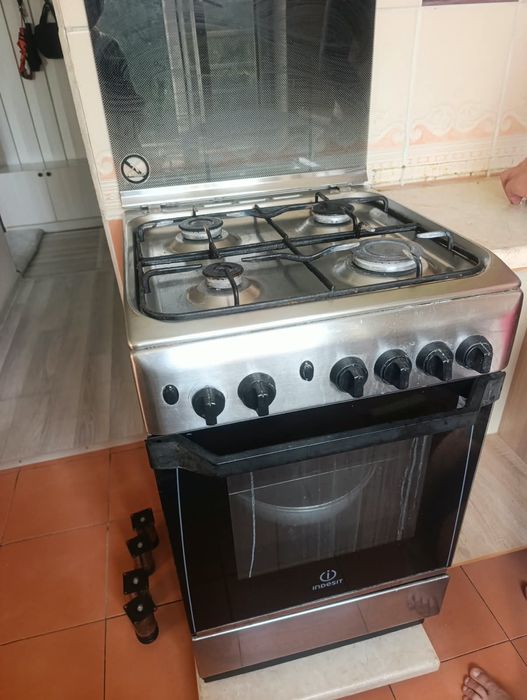 Продам газ плиту