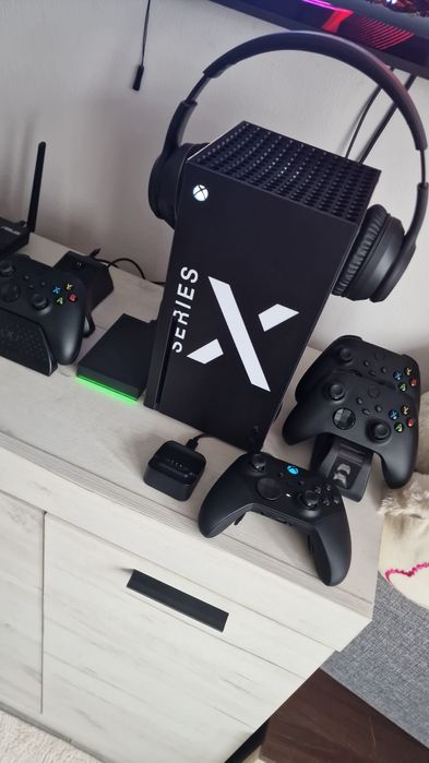 Consolă Xbox Series X 1TB SSD, Controller + Statie Încărcare