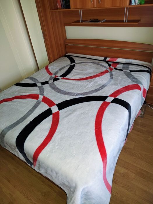 Vând pat 160/200 cu saltea