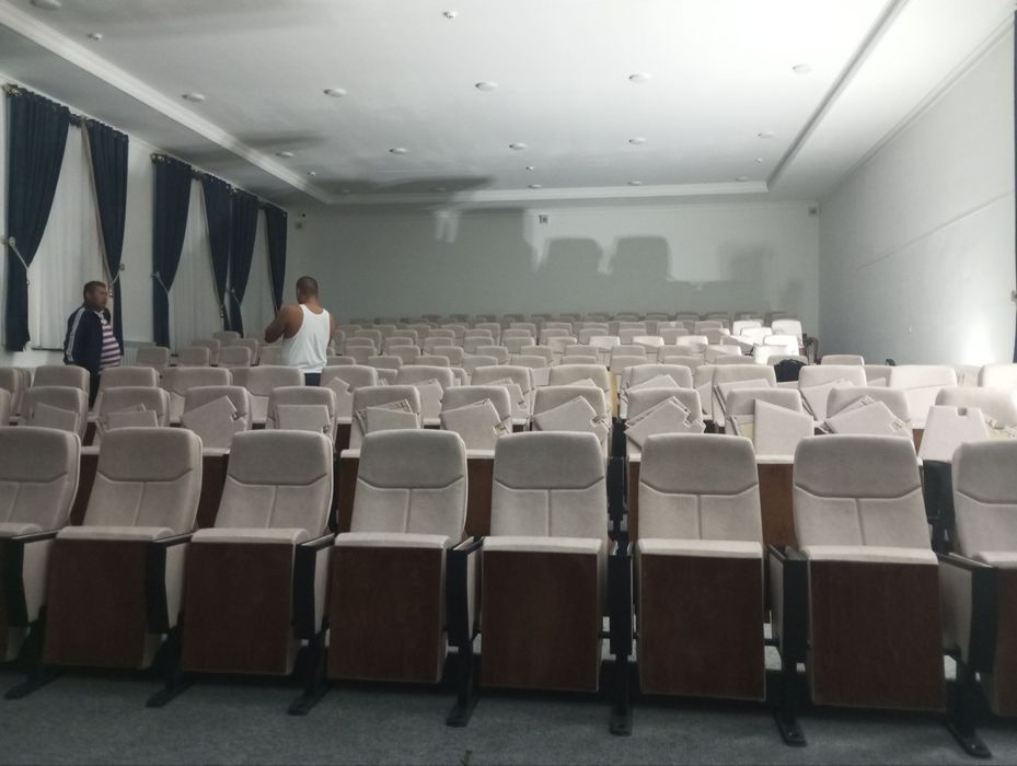 Театральный кресло для активного зала оптом