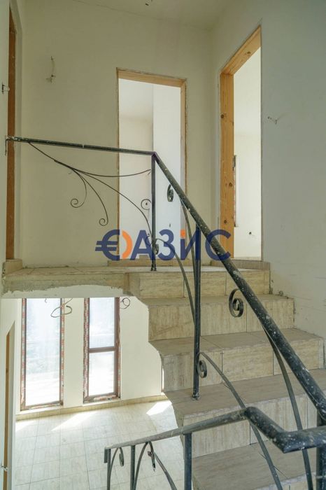 Триетажна вила с панорамна гледка към морето в Балчик, България, 116