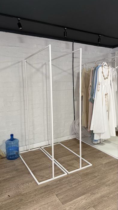 Продам металические белые стойки