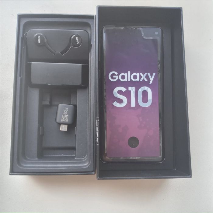 САМСУНГ S10  отличном состоянии.