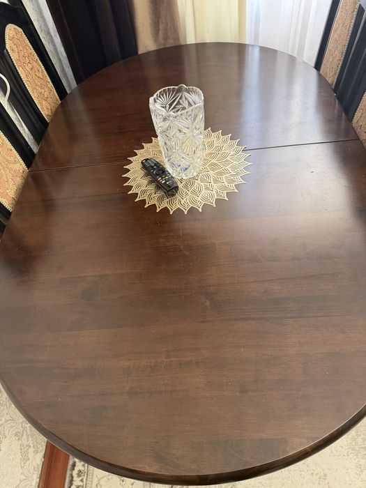 Стол в гостинную