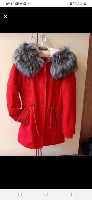 Vand geaca  cu blanita inauntru noua marimea m