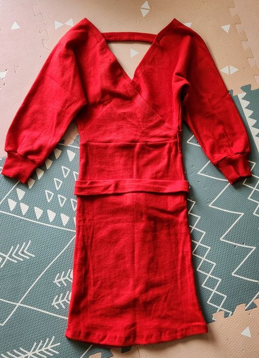 Rochie roșie, damă