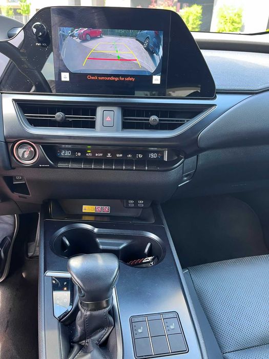 Lexus UX Echipare premium, Stare excelenta, Include TVA 21 %.