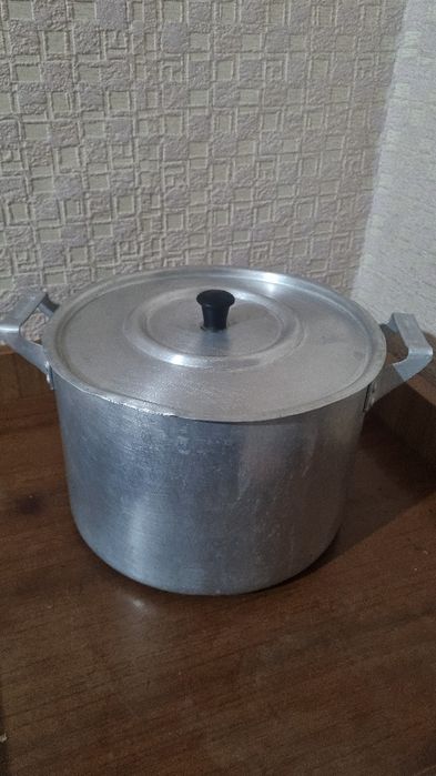 Чугунный казаны/кастрюля