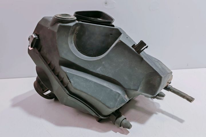 Carcasa filtru aer  2.4 benzina 4F0133835D Audi A6 4F/C6