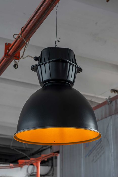 Дизайнерска индустриална лампа