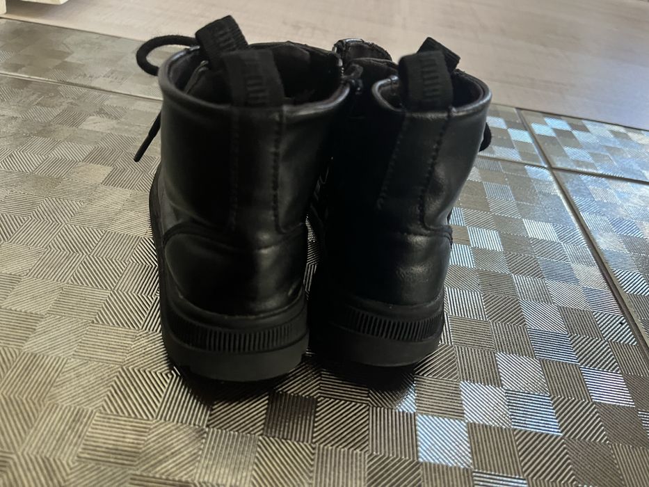 Токчета, salzarra обувки и тип стъклена пантофка