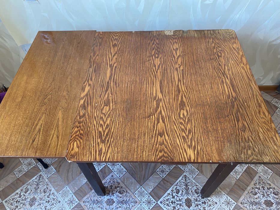 Стол деревянный