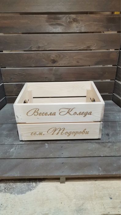 Дървени щайги с лого – коледни корпоративни подаръци