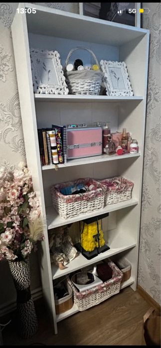 Vând Etajeră, culoare alb, stare foarte bună