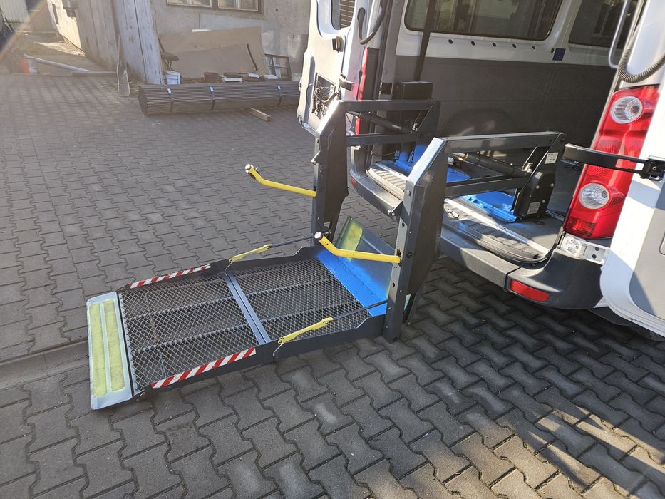 Lift pentru cărucioare persoane dizabilități