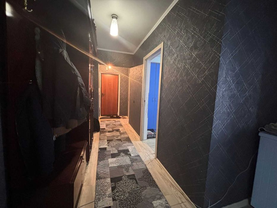 Продам трехкомнатную квартиру