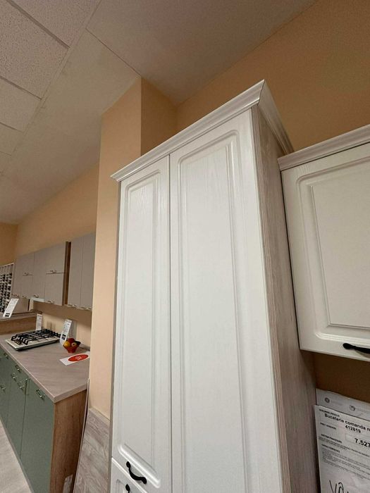 Vand dulap NOU la aproape jumatate din pretul lui de achizitie