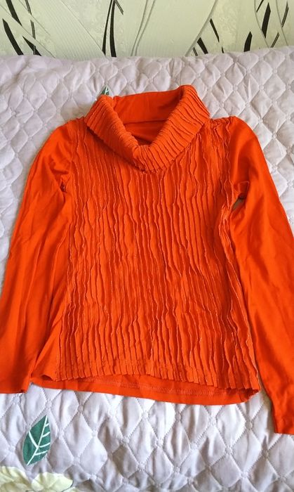 Продаю кофточки нарядные женские