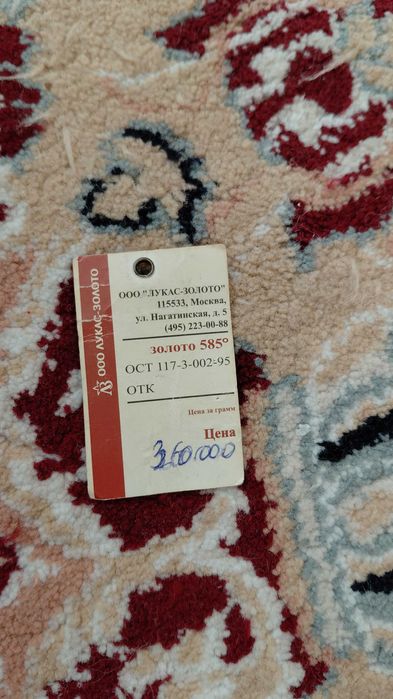 Продам серьги с бриллиантом