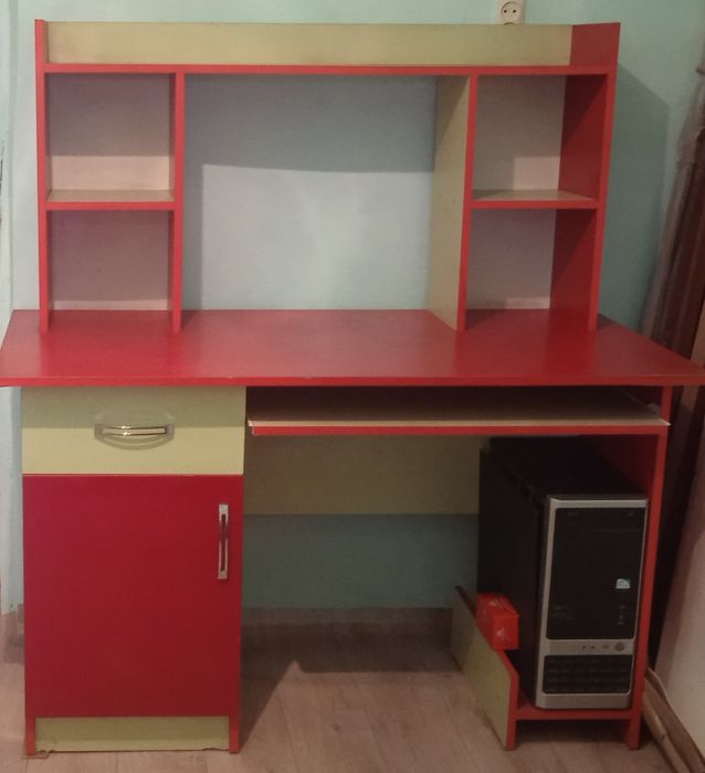 Продается стол для компьютера