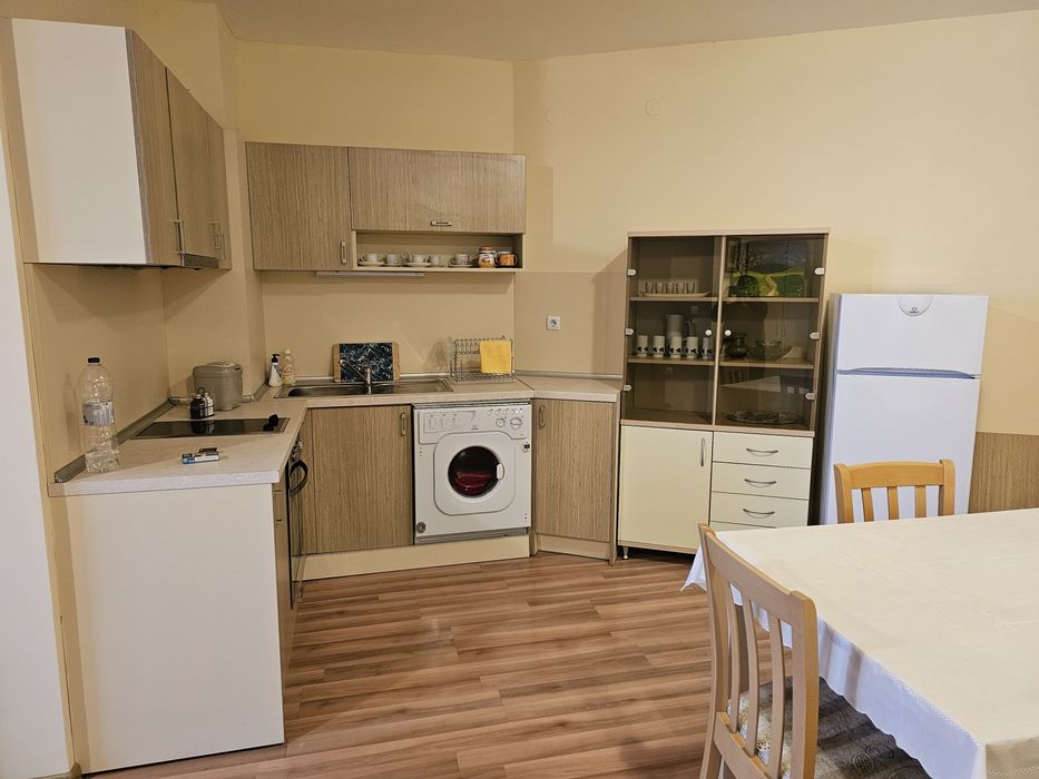 Давам под наем апартамент 63 кв.м на 100 м от морето